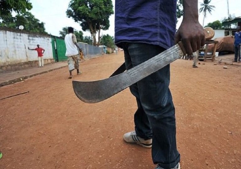 Guinée: un jeune égorge sa mère parce qu’elle a refusé de céder à  ses envies s3xuelles