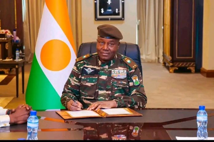 Abdourahamane Tchiani, dit Omar Tiani. GÃ©nÃ©ral de l'armÃ©e nigÃ©rienne et Chef de la garde prÃ©sidentielle. Il a crÃ©Ã© le Conseil national pour la sauvegarde de la patrie (CNSP) aprÃ¨s avoir renversÃ© le prÃ©sident nigÃ©rien Mohamed Bazoum le 26 juillet 2023 et sâ€™est autoproclamer chef de lâ€™Ã‰tat.